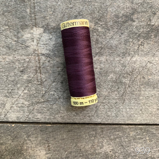 Gütermann sew-all thread - #939 plum